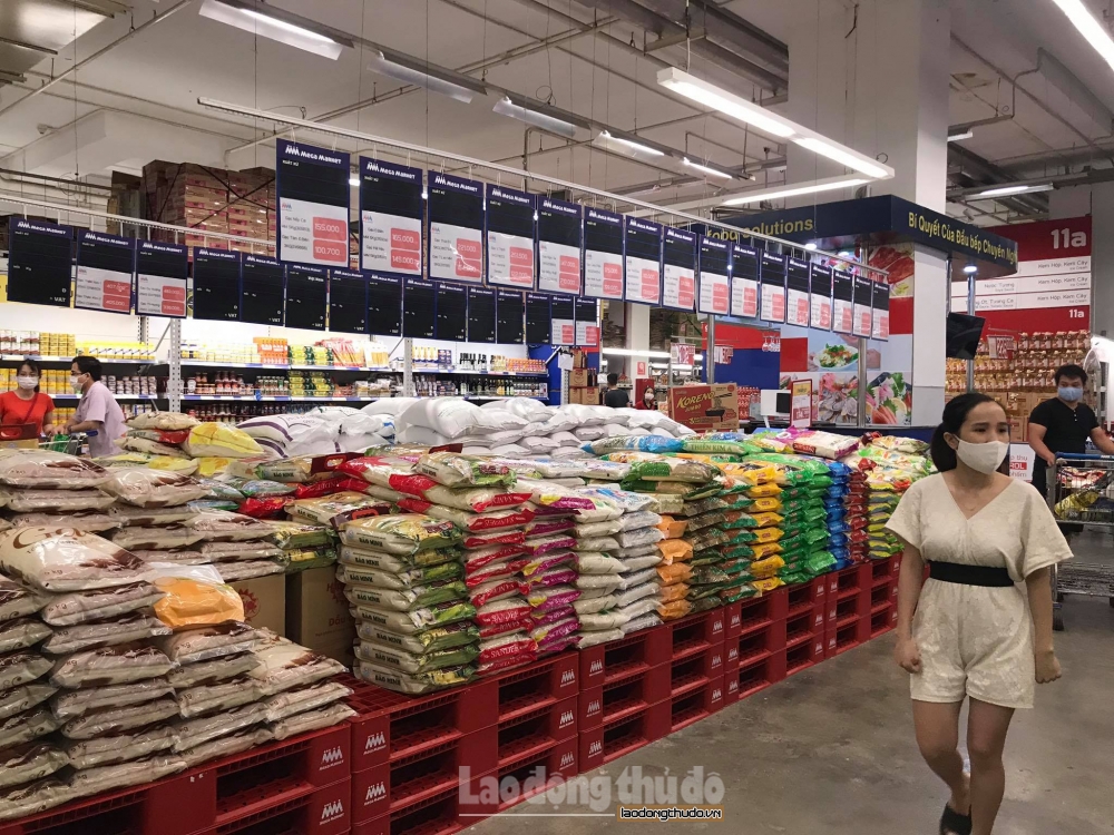 Hà Nội: Chợ, siêu thị đầy ắp hàng hóa, giá cả ổn định