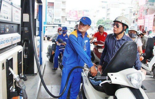 Giá xăng dầu tăng mạnh sau 4 lần giảm liên tiếp
