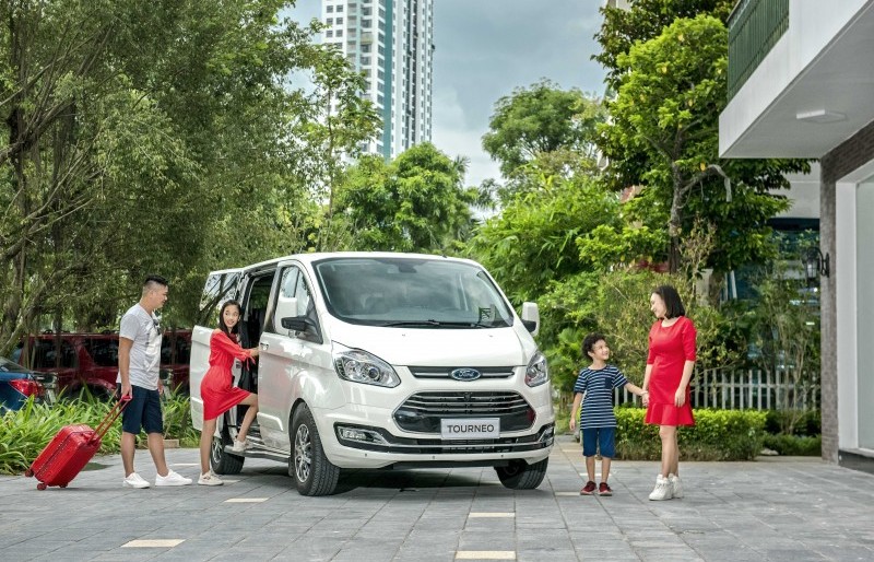 Ford Tourneo mới 7 chỗ chính thức ra mắt thị trường Việt Nam