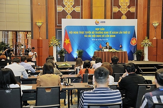 Hội nghị AEM 52 hoàn tất thực hiện 2 sáng kiến thúc đẩy phát triển kinh tế ASEAN