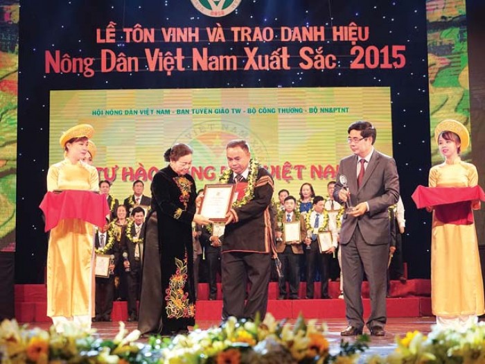 Vinh danh 63 nông dân Việt Nam xuất sắc 2015