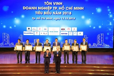 Hòa Bình vinh dự Top 10 Doanh nghiệp TP.HCM tiêu biểu 2018
