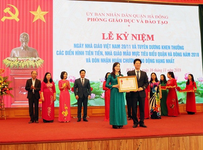 Phòng GD&ĐT quận Hà Đông đón nhận Huân chương Lao động hạng Nhất 