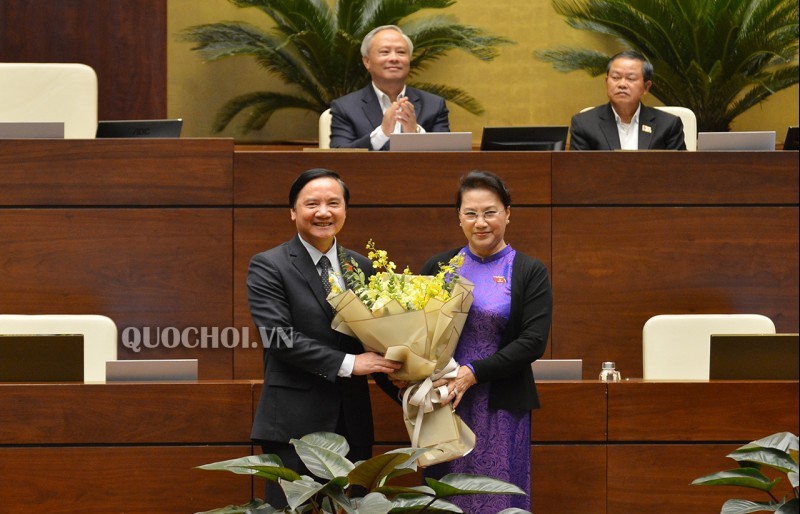 Quốc hội phê chuẩn miễn nhiệm “Tư lệnh” ngành Y tế và Chủ nhiệm Ủy ban Pháp luật