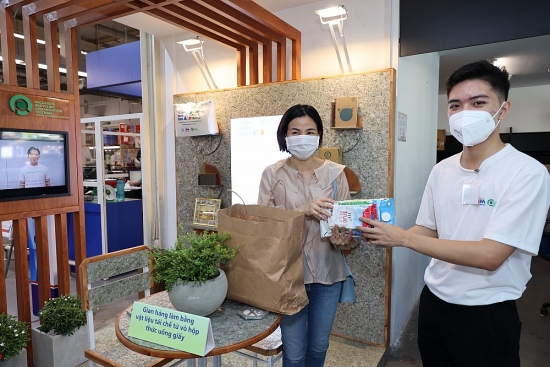 Tái khởi động chương trình thu gom vỏ hộp giấy tại Hà Nội và thành phố Hồ Chí Minh