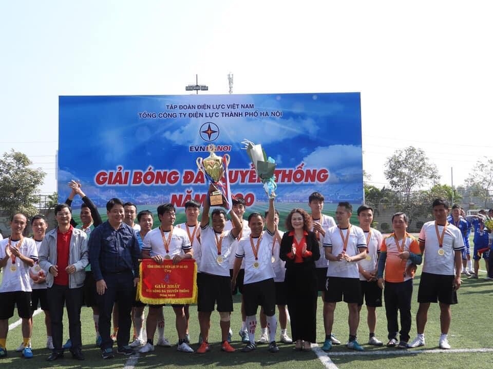 Giải bóng đá truyền thống EVNHANOI năm 2020: PC Thạch Thất xuất sắc lên ngôi vô địch