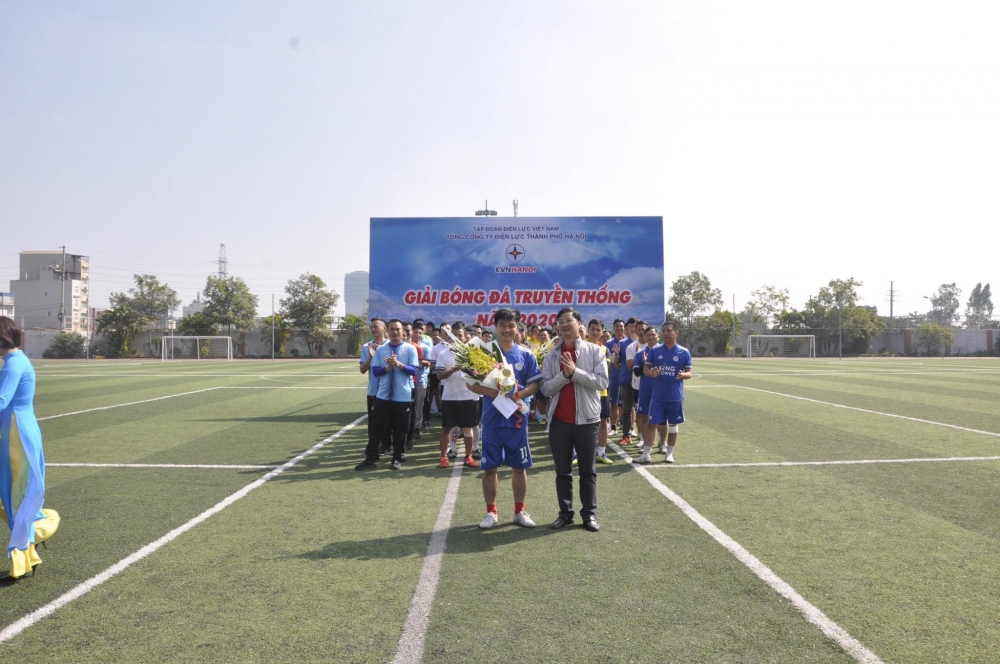 Giải bóng đá truyền thống EVNHANOI năm 2020: PC Thạch Thất xuất sắc lên ngôi vô địch