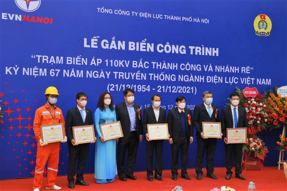EVN Hà Nội gắn biển công trình “Xây dựng trạm biến áp 110kV Bắc Thành Công và nhánh rẽ”