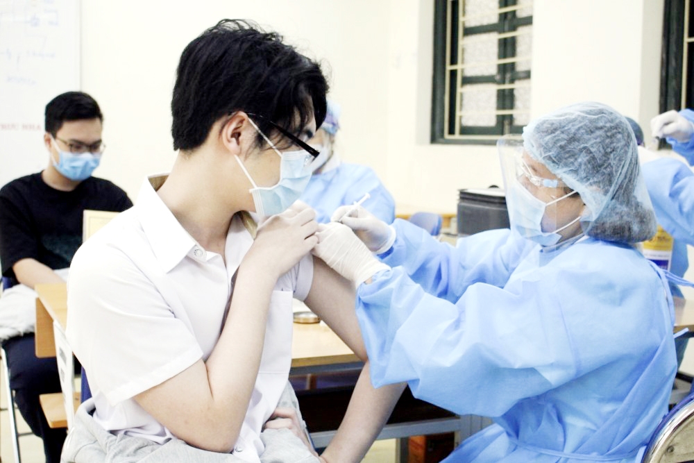Bảo vệ trẻ em trước đại dịch Covid-19: Tiêm vắc xin vẫn là khuyến cáo hàng đầu
