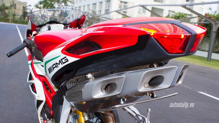 Cận cảnh “siêu phẩm đường phố” MV Agusta F4 RC tại Việt Nam