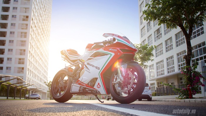 Cận cảnh “siêu phẩm đường phố” MV Agusta F4 RC tại Việt Nam