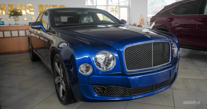 Cận cảnh Bentley Mulsanne Speed 2015 màu độc nhất Việt Nam