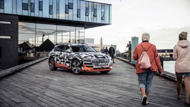 Audi: Nội thất của Audi E-Tron sẽ sở hữu tới 5 màn hình cỡ lớn