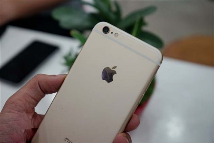 iPhone 6S Plus Việt Nam là sự kết hợp hoàn hảo giữa thiết kế đẹp và tính năng ưu việt. Với những hình ảnh rực rỡ, bạn sẽ cảm nhận được sức mạnh và sự sang trọng của chiếc điện thoại này. Chắc chắn bạn sẽ không thể rời mắt khỏi những hình ảnh này.