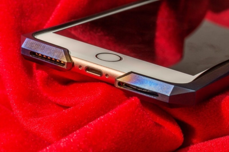 Sốc, ốp lưng iPhone X có giá lên tới hơn 30 triệu đồng