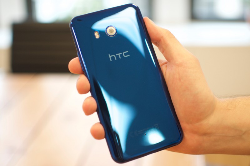HTC U11 Plus trang bị loa khủng Boom Sound với tính năng bóp cạnh