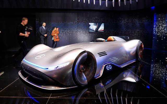 Mercedes: Mũi tên bạc EQ Silver Arrow đạt tốc độ lên đến 432,7 km/h