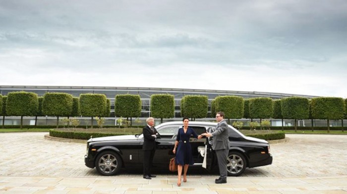 Lái “xế” sang Rolls-Royce khó cỡ nào?