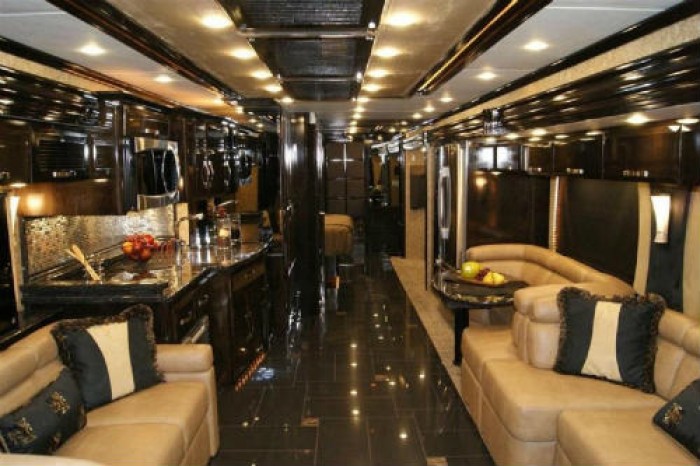 Đột nhập 10 xe sang như khách sạn cao cấp di động