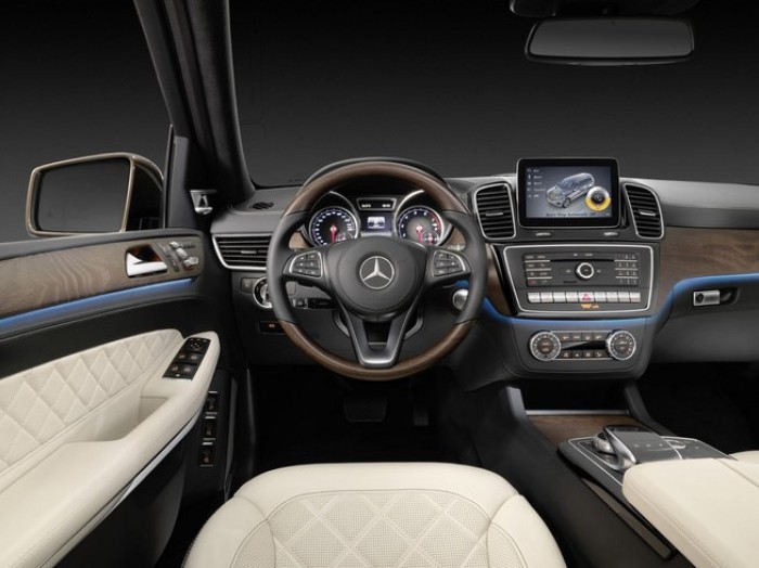 Mercedes-Benz GLS có giá từ 105.000 USD