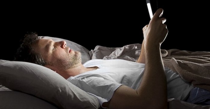 “iPhone khiến người dùng dễ mất ngủ hơn”