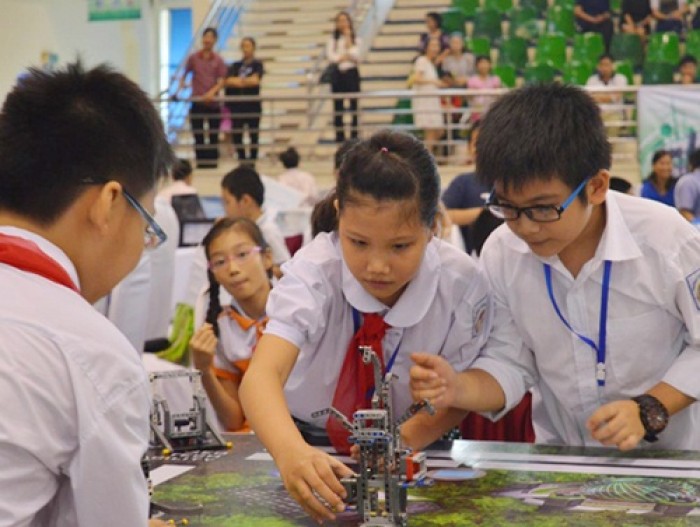 366 “kỹ sư robot” tham gia Ngày hội Robothon quốc tế 2015