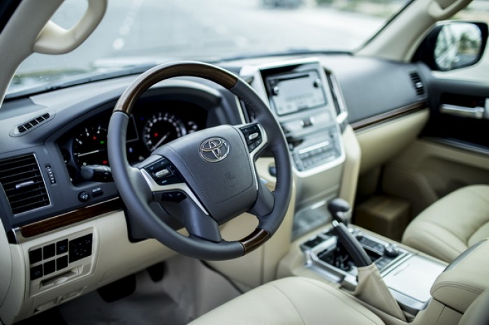 Toyota Land Cruiser 2015 giá 2,825 tỷ