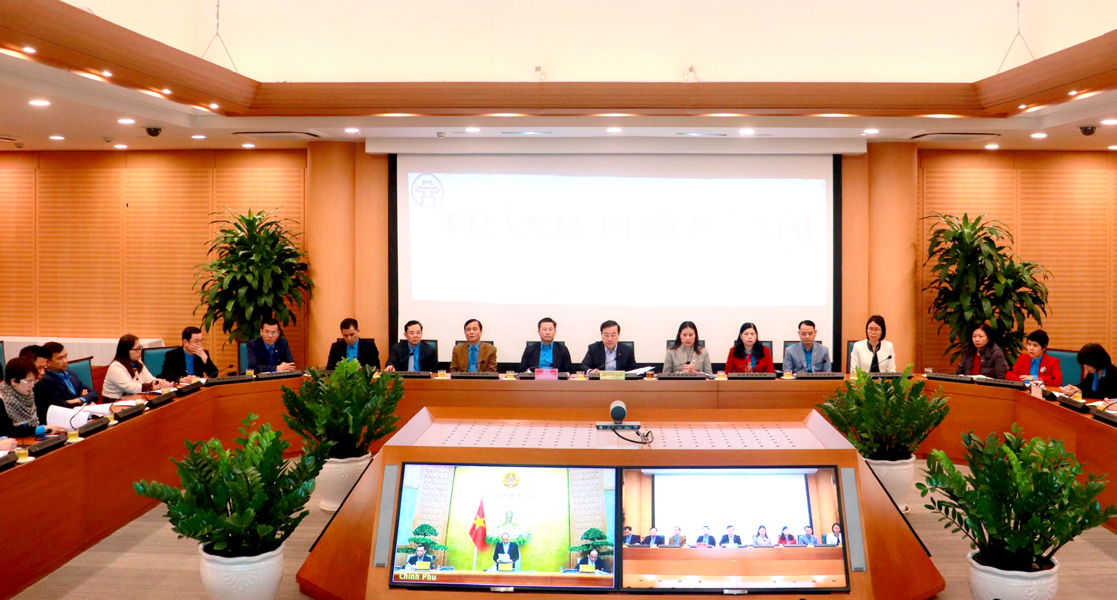 Thủ tướng Chính phủ làm việc với Tổng Liên đoàn Lao động Việt Nam và 27 tỉnh, thành phố