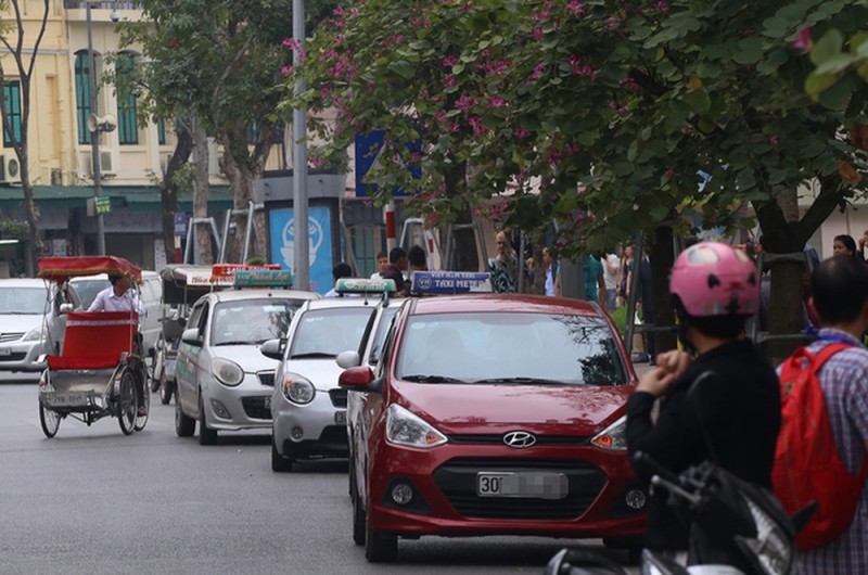 Quận Hoàn Kiếm xử lý nhiều điểm trông giữ xe sai quy định, chặt chém