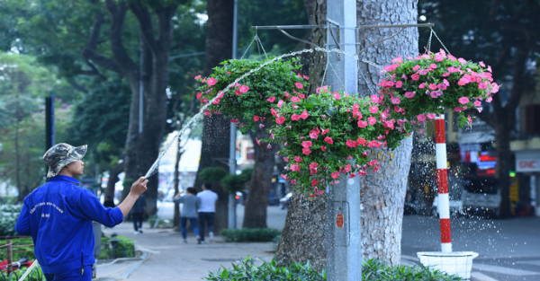 Trang trí đường phố chào đón Tết Nguyên đán Tân Sửu 2021