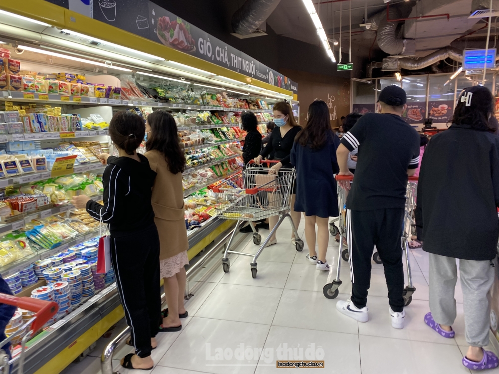 Hà Nội: Chợ, siêu thị hàng hóa dồi dào, người dân nhộn nhịp sắm Tết