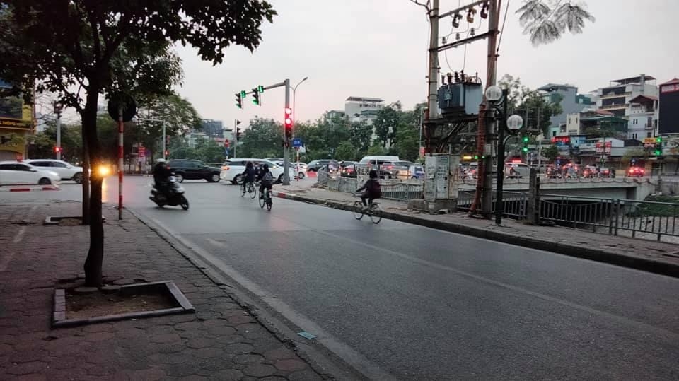 Hà Nội: Rào chắn, phân luồng giao thông để thi công cầu Yên Hòa
