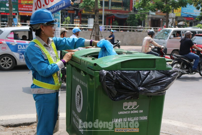 Hà Nội đảm bảo thu gom 100% rác thải sinh hoạt trong ngày
