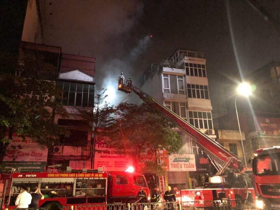 Cháy cửa hàng đồ sơ sinh trên phố Tôn Đức Thắng, 4 người trong gia đình tử vong
