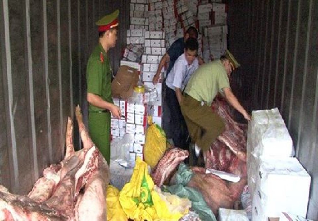 Tịch thu, tiêu hủy hàng chục tấn thịt lợn ôi thiu