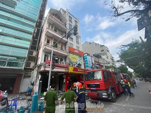 Nổ lớn tại phố Cửa Nam khiến nhiều người đi cấp cứu