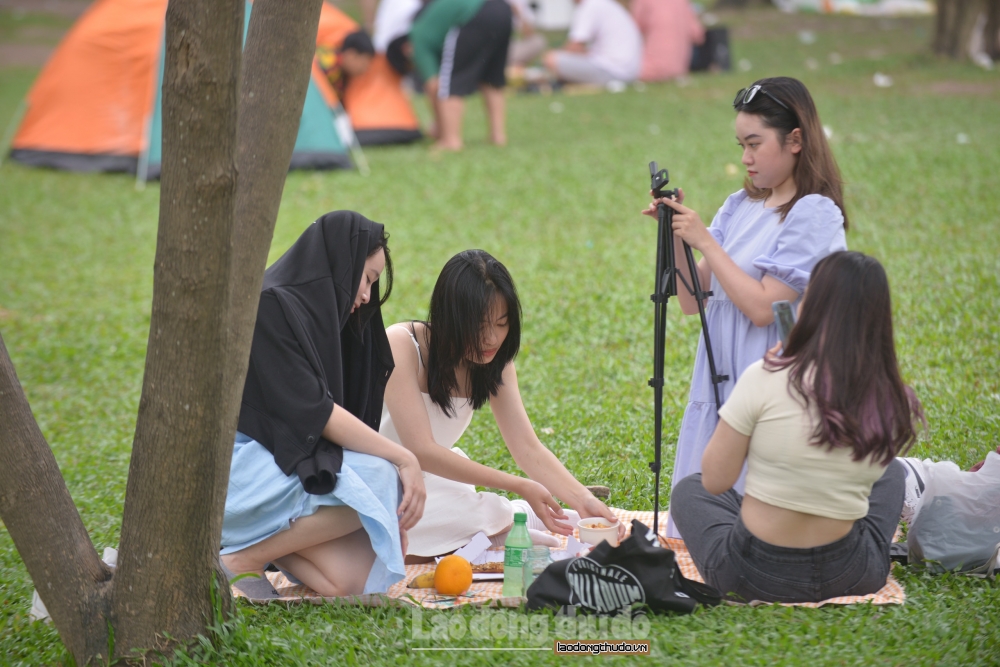 Vui chơi, cắm trại ở Công viên Yên Sở, nhiều người quên nguyên tắc 5K