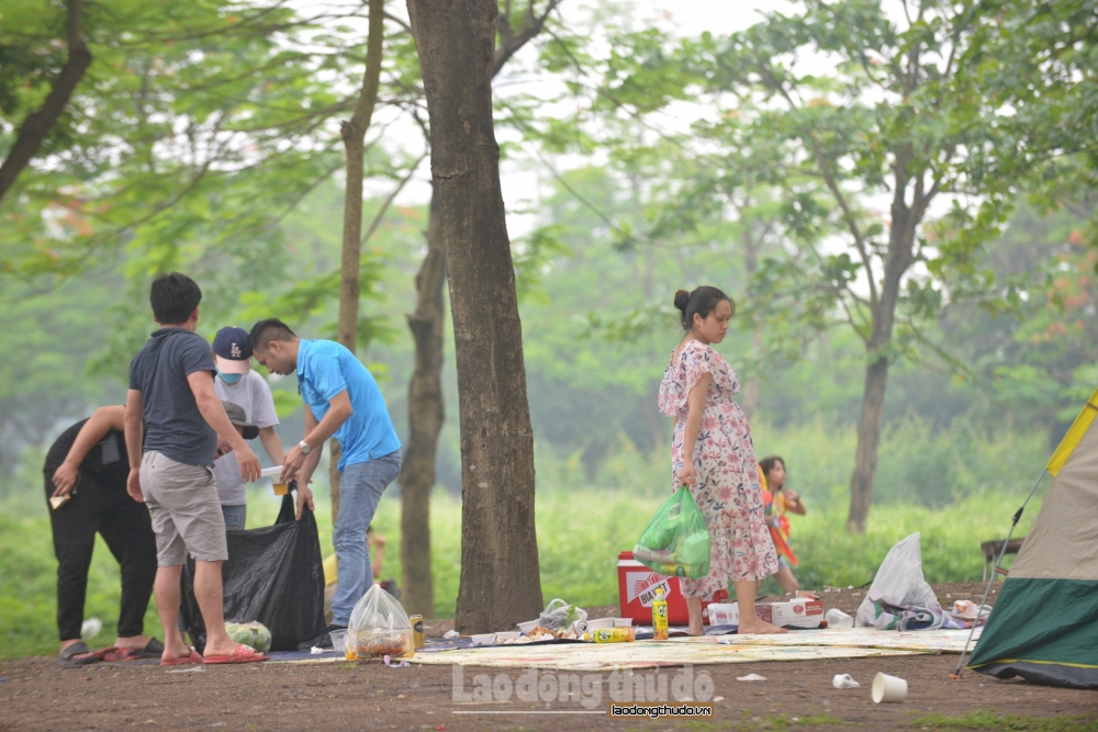 Vui chơi, cắm trại ở Công viên Yên Sở, nhiều người quên nguyên tắc 5K