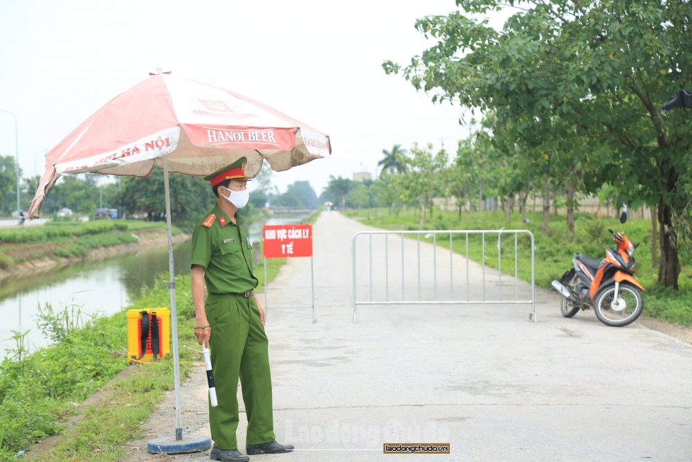 Lập chốt cách ly y tế Bệnh viện Bệnh Nhiệt đới Trung ương cơ sở Đông Anh