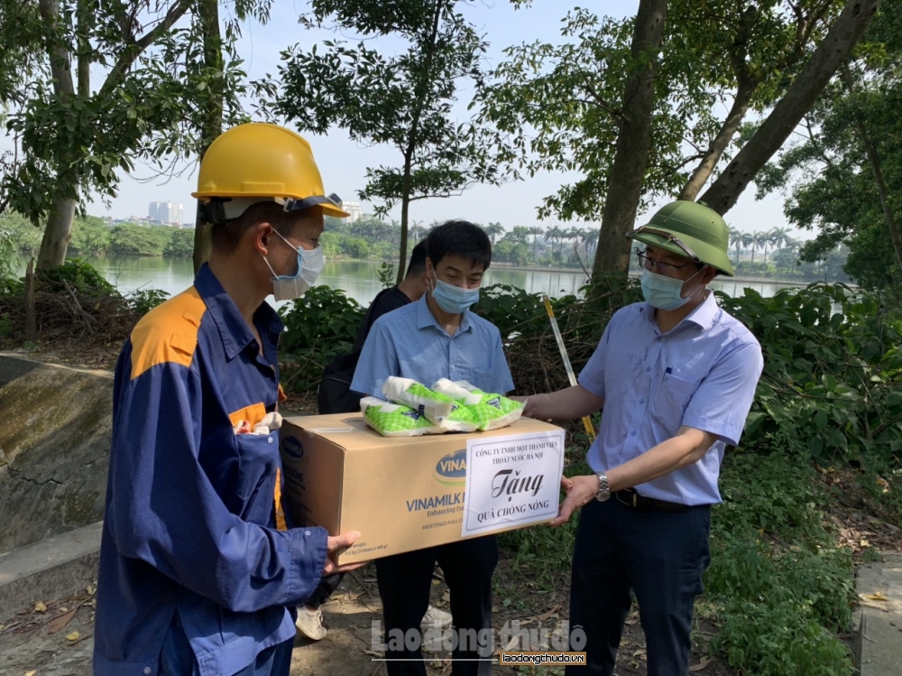 Công đoàn Công ty Thoát nước Hà Nội: Chăm lo người lao động trong mùa nắng nóng
