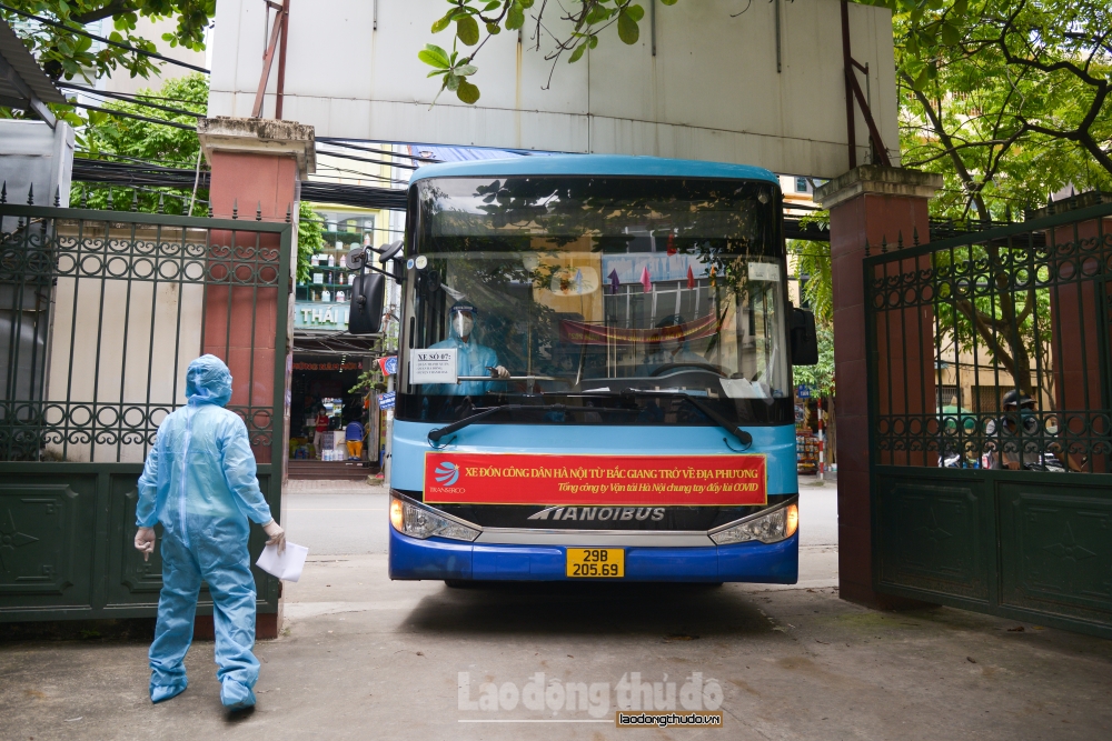 Hà Nội đón công dân trở về từ “điểm nóng” Bắc Giang
