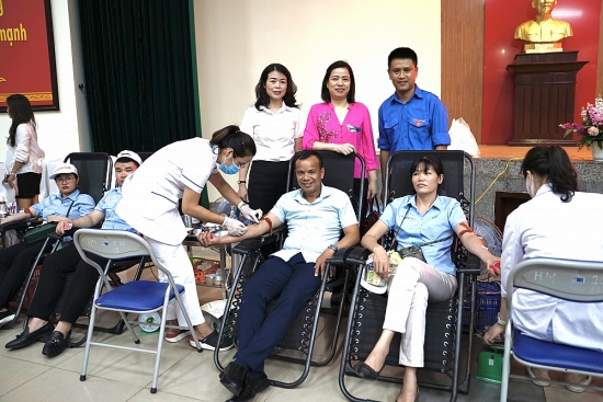 Hơn 200 cán bộ, nhân viên Đảng ủy Khối Doanh nghiệp Hà Nội tham gia hiến máu