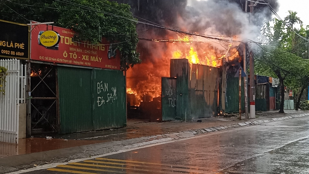 Kịp thời khống chế đám cháy tại phường Thịnh Liệt, quận Hoàng Mai