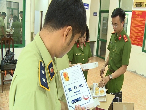 Hà Nội: Thu giữ nhiều lô hàng bánh Trung Thu nhập lậu từ Trung Quốc