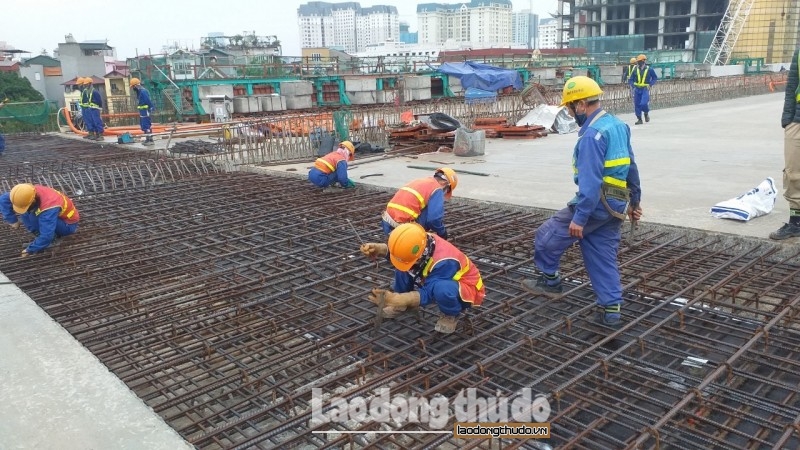 Hà Nội: Đảm bảo mục tiêu kép trên các công trường xây dựng