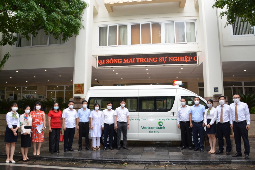 Quận Hoàn Kiếm: Tiếp nhận xe cứu thương phục vụ công tác phòng, chống dịch Covid-19