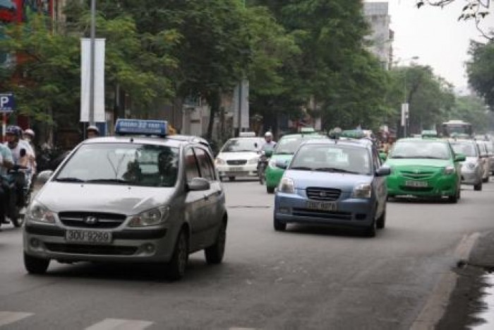 Hiệp hội vận tải Hà Nội kiến nghị dừng hoạt động taxi Uber, Grap