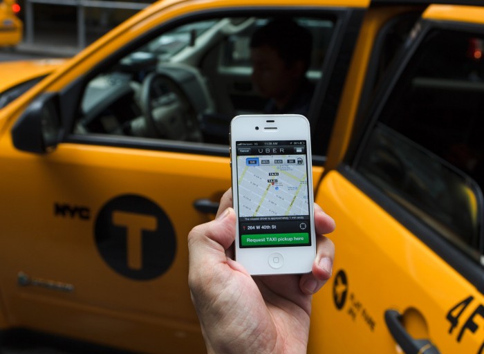 Hiệp hội vận tải Hà Nội kiến nghị dừng hoạt động taxi Uber, Grap