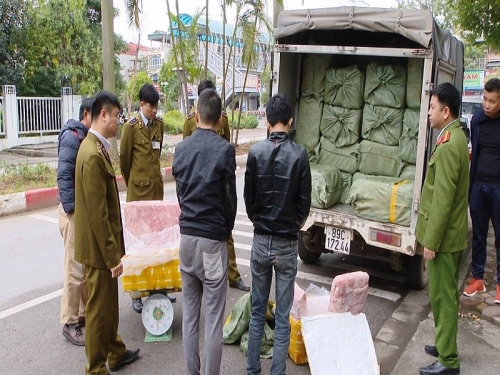 Thu giữ hơn 3 tấn nầm lợn nhập lậu từ Lạng Sơn về Hà Nội tiêu thụ