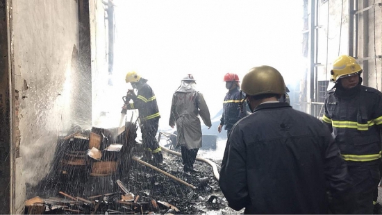 Hà Nội: Hơn 1600 m2 nhà xưởng tại Thạch Thất bị lửa thiêu rụi